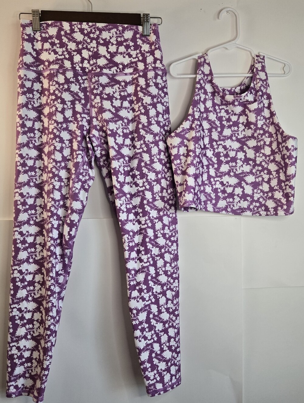 Becca Womens Purple White Floral Activewear Set Tank Top Leggings Sz M